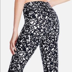 Fabletics fun black and white leggings!